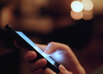 ‘अ‍ॅप’च्या फाईलवर क्लिक, एक लाख 80 हजार छुमंतर!