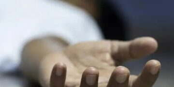 कामावरुन काढल्याने तरुणाची नदीत उडी मारून आत्महत्या:पोलिसांकडून खासगी कंपनीतील व्यवस्थापकाविरुद्ध गुन्हा दाखल