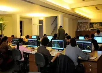 जगातलं सर्वात मोठं आयटी संकट! मायक्रोसॉफ्ट सर्व्हरमध्ये बिघाड, विमानसेवा, बँक, शेअर बाजार ठप्प