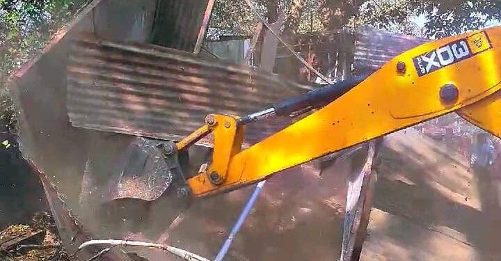 50 वर्षांनंतर गोंधवणी रोड अतिक्रमणमुक्त