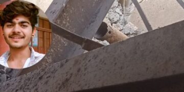 हरेगाव कारखान्याचे स्क्रॅब मटेरीयल काढताना अँगल पडून तरुण ठार