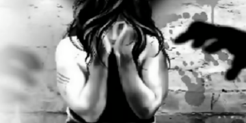 नोकरीचे आमिष दाखवून तरुणीवर अत्याचार