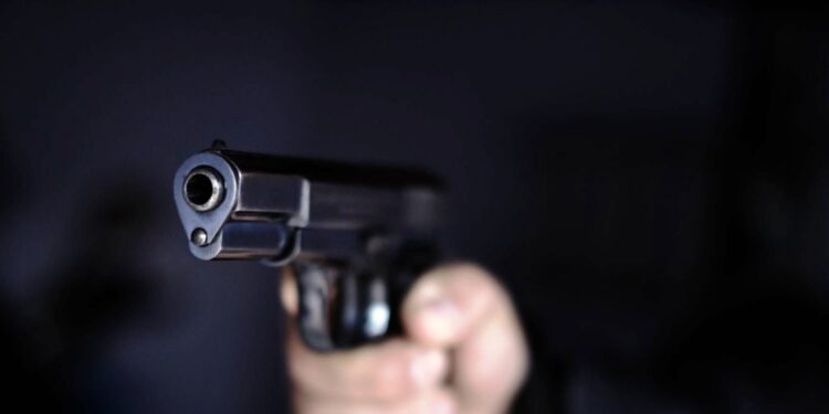 अल्पवयीन मुलाकडून श्रीरामपुरात गोळीबार; एक जखमी