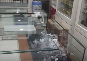 घडाळ्याच्या दुकानात २५ लाखांची चोरी