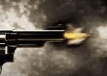 गोंधवणी रोडवर तरुणाकडून हवेत गोळीबार