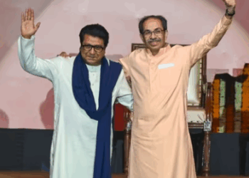 ऐतिहासिक क्षण! २० वर्षांनी राज ठाकरे- उद्धव ठाकरे अखेर एकत्र