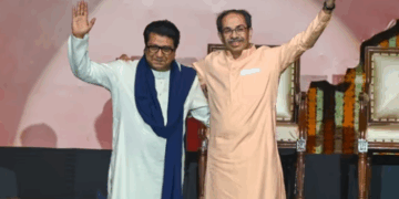 ऐतिहासिक क्षण! २० वर्षांनी राज ठाकरे- उद्धव ठाकरे अखेर एकत्र