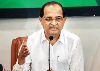 पालकमंत्री विखे पाटील यांचे प्रशासनाला सतर्कतेचे आदेश